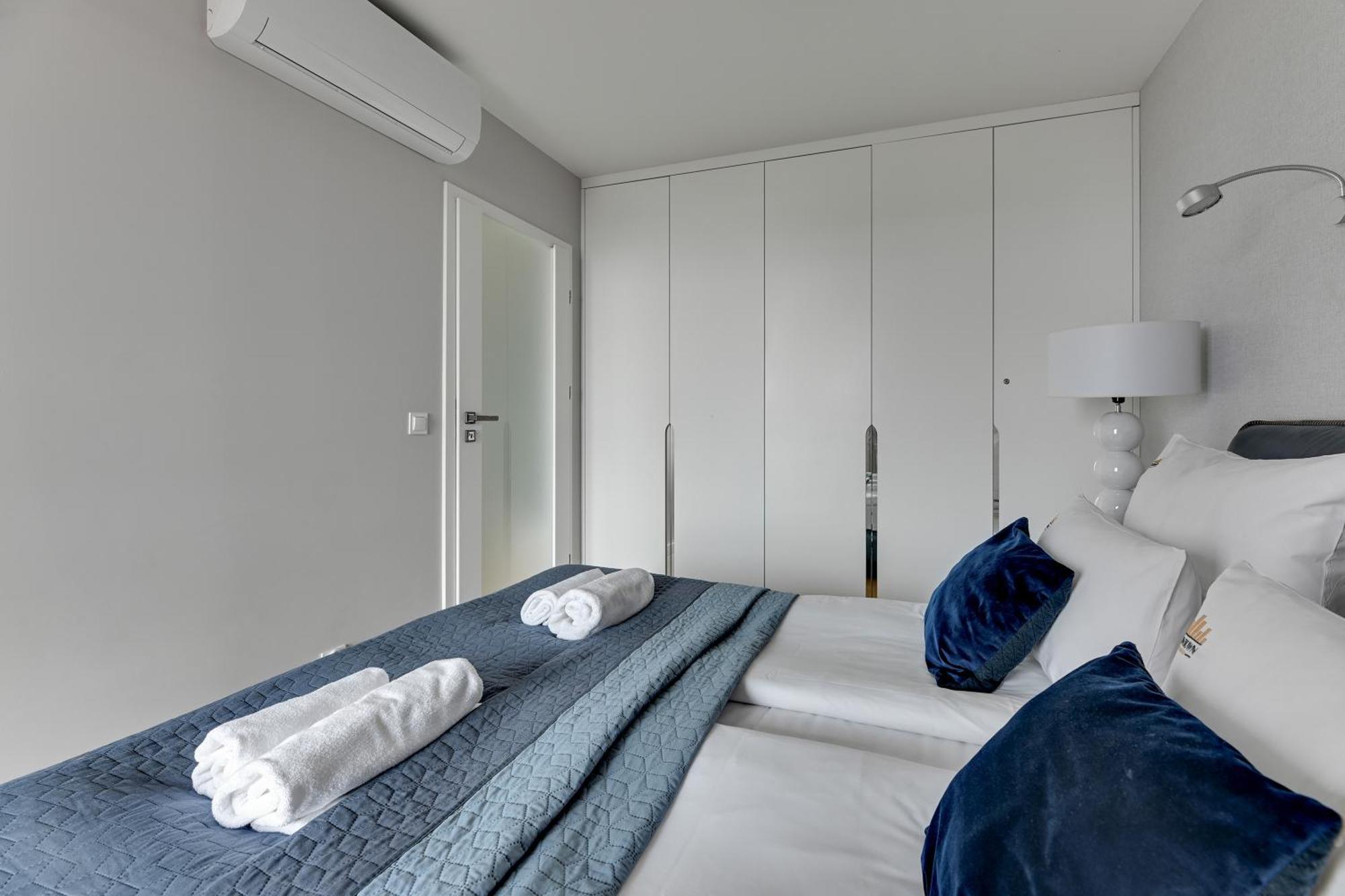 Waterlane Island - Riverview Pool, Spa, Gym & Parking By Downtown Apartments Gdansk Room photo
