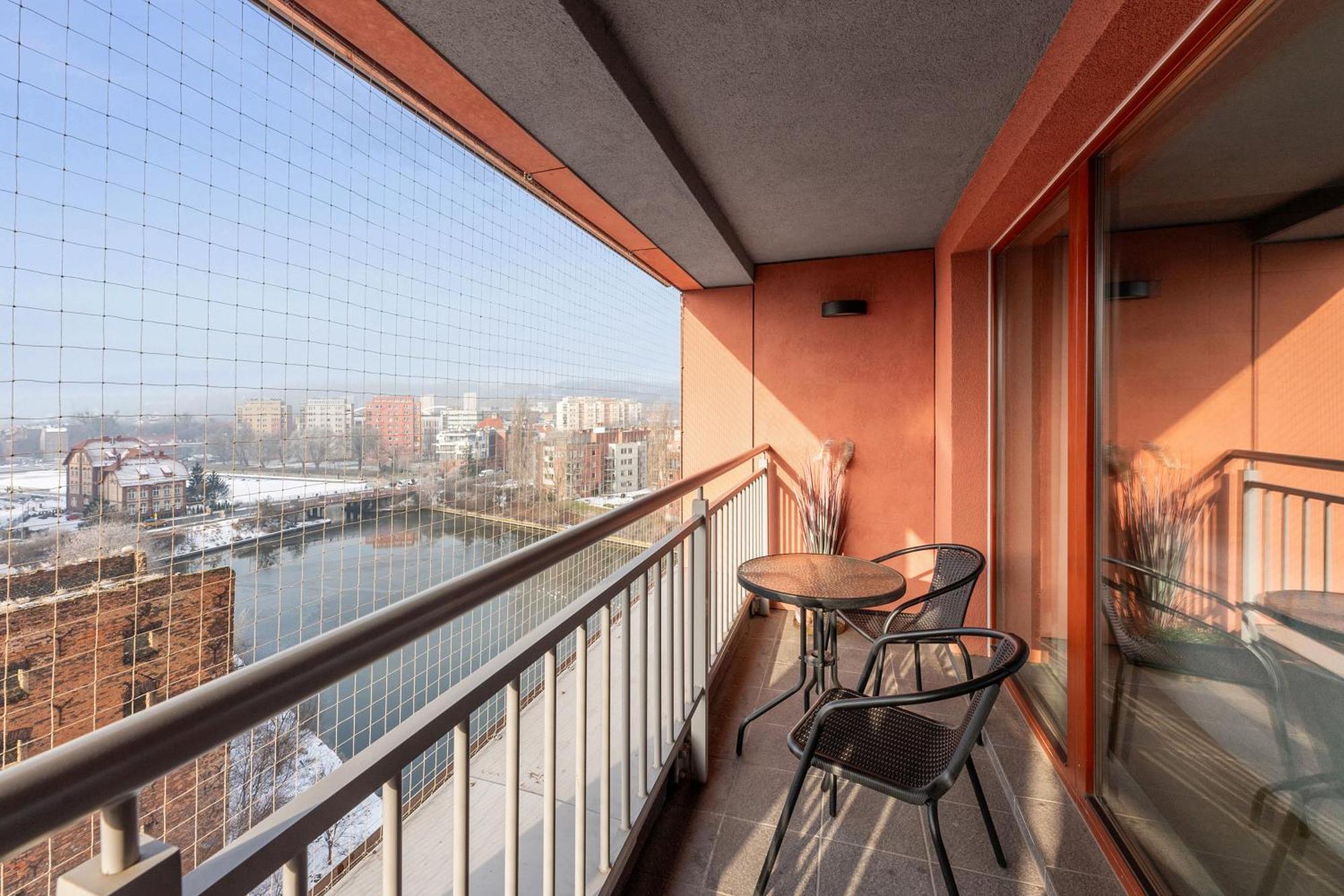 Waterlane Island - Riverview Pool, Spa, Gym & Parking By Downtown Apartments Gdansk Room photo