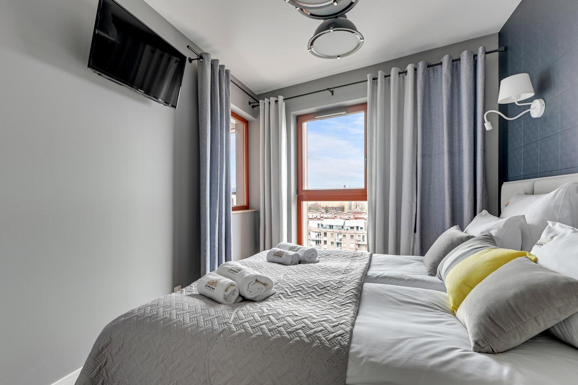 Waterlane Island - Riverview Pool, Spa, Gym & Parking By Downtown Apartments Gdansk Room photo