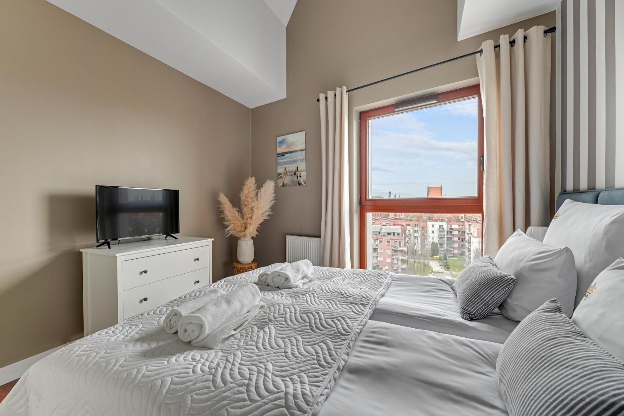 Waterlane Island - Riverview Pool, Spa, Gym & Parking By Downtown Apartments Gdansk Room photo